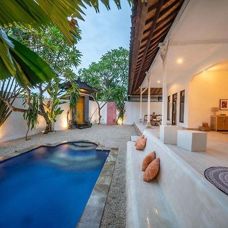 Villa Dadirri - In The Heart Of Seminyak - Walking Distance From Restaurants, Bars And Beach - Perfect Location Exterior photo