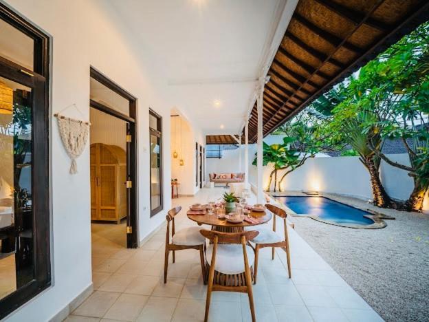Villa Dadirri - In The Heart Of Seminyak - Walking Distance From Restaurants, Bars And Beach - Perfect Location Exterior photo