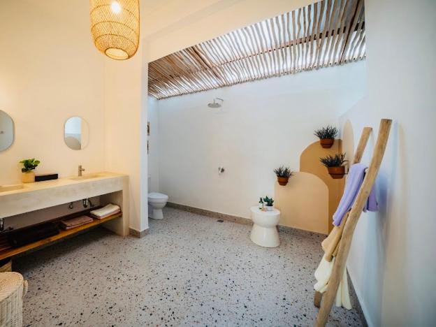 Villa Dadirri - In The Heart Of Seminyak - Walking Distance From Restaurants, Bars And Beach - Perfect Location Exterior photo